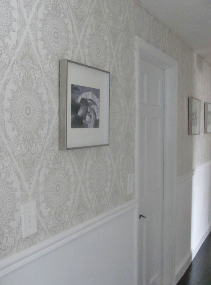 korridor-wallpaper-in-white-färg-med-orientalisk mönster