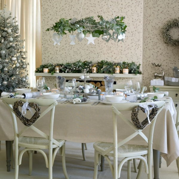 hvit juledekorasjon - veldig hyggelig spisesal