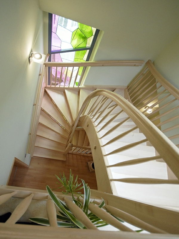 fotografuojami ir pusiau spiraliniai laiptai - modernus langas