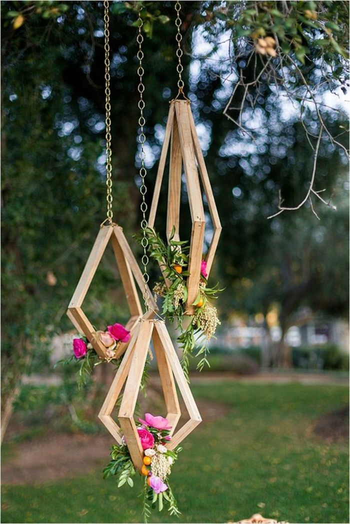 viseča dekoracija iz lesa in cvetov, dekoracija vrtov