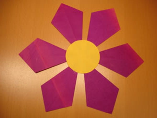 våren dekoration - hantverk-kids-blomma-av-papper
