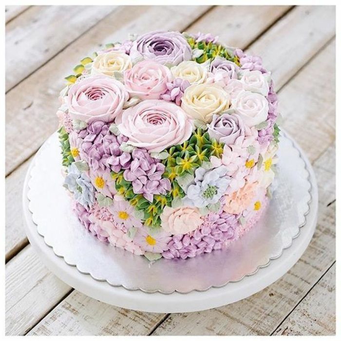 Motivna tortna ideja za pomladno in velikonočno dekoracijo cvetnega fondanta