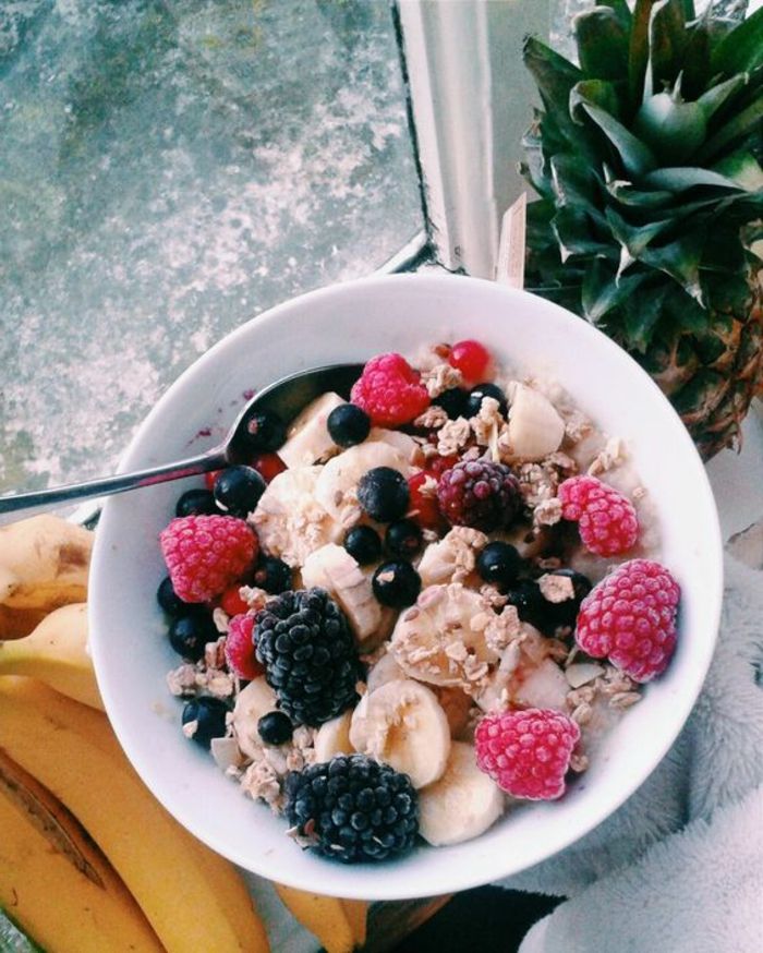 mic dejun idei sănătoase-fructe-banane-ananas