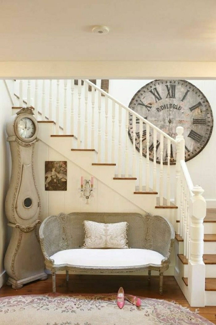 Francúzsky interiér-classic-style-starej nástenné hodiny v klasickom štýle