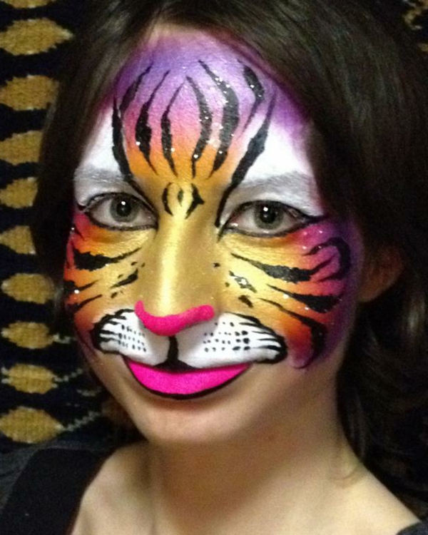 moteris-A-labai-Nica-tigras-make-up su