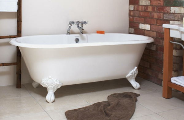 frittstående badekar-hvit-farge murstein