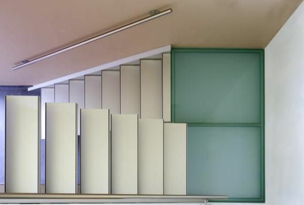 samonosne polkrožne stopnice - kreativna barvna kombinacija