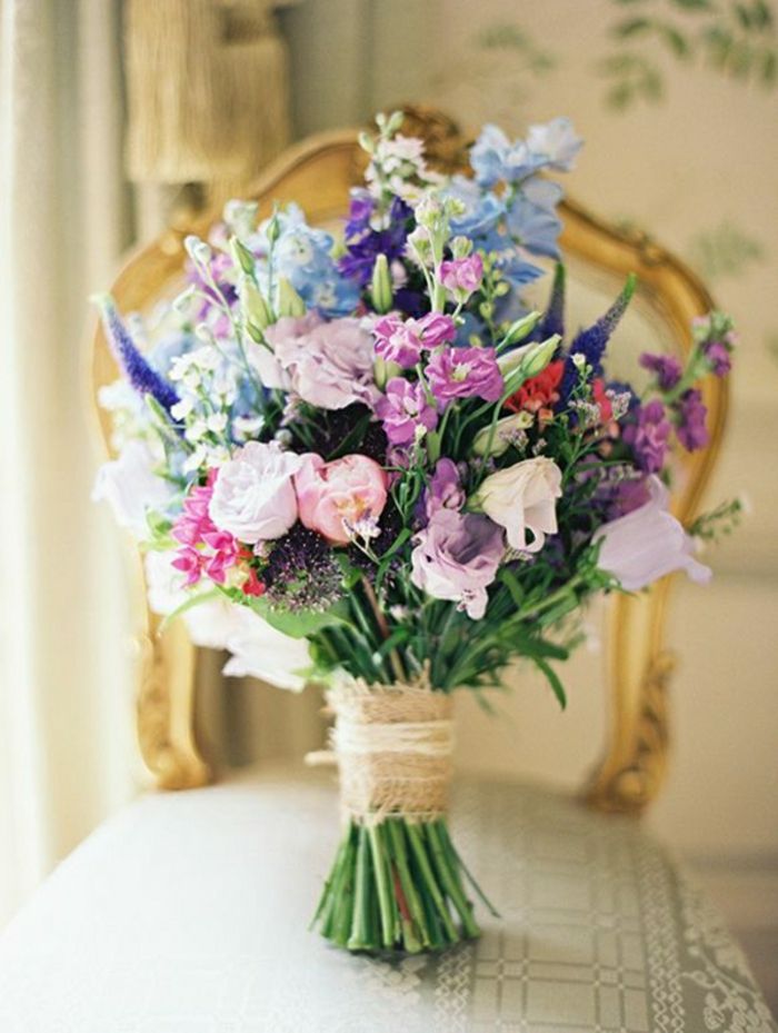 Šviežia gėlių kėlimo mėlynos-violetinės atspalvių