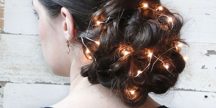 enkle frisyrer gjør seg selv glødende lettkjede i de hårfaste lysene