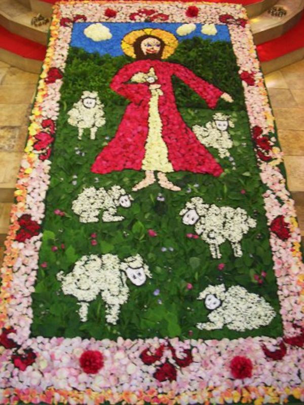 Corpus Christi gėlių kilimas, kūrybingas ir gražus išvaizdą