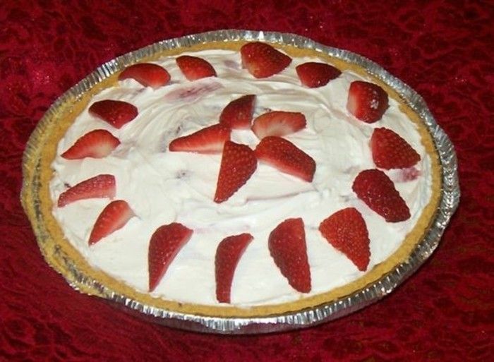 fruktiga-tårtor-med-jordgubbar-and-cream