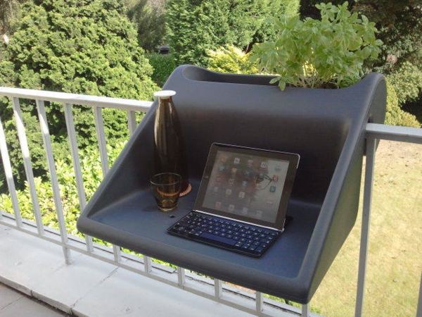 funktioeller fällbord-balkong design idé laptop bord
