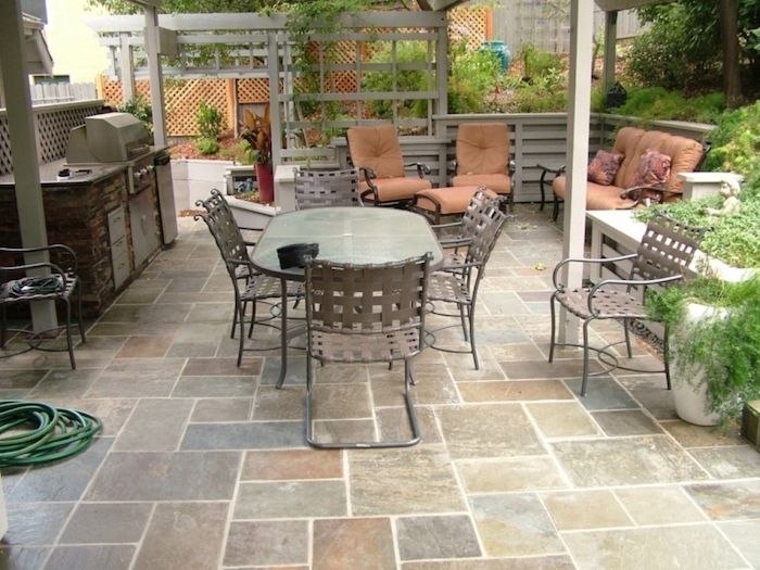 plăci colorate din piatră naturală pentru terasă moderne mobilier de grădină verdeata