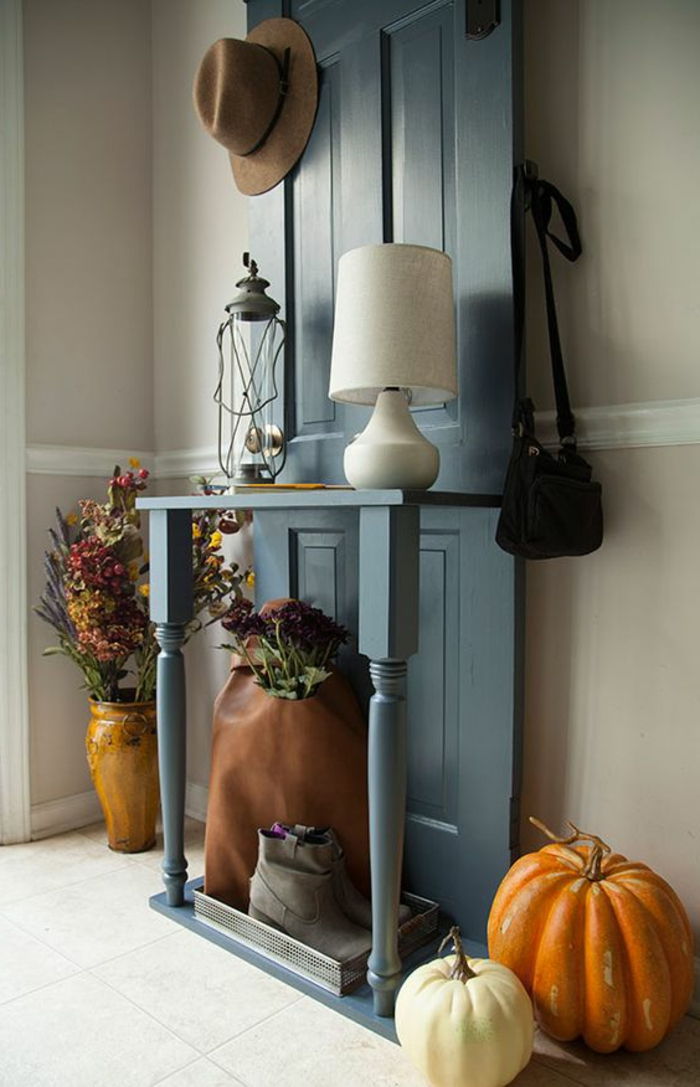 dulap-de-vechi-ușă-în-țară stil-în-albastru-culoare-naturale-decorare