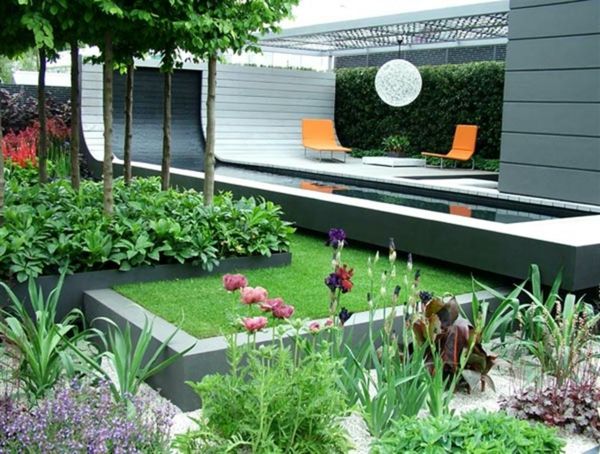 kreatywnie wyposażony pokój rekreacyjny do ogrodu