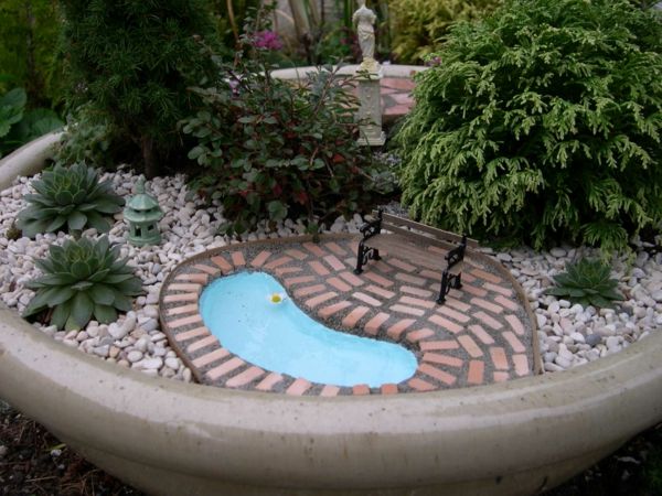 vrtni bazen, majhen model-slika-of-up, ki