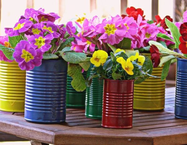 jardim deco vasos de flores caseiros em cores diferentes - muito bonito