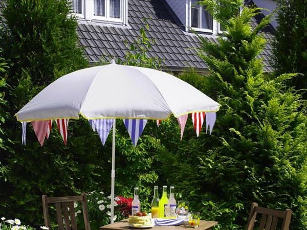 dekoracja ogrodowa-zrób to sam-parasol - przed domem na zewnątrz