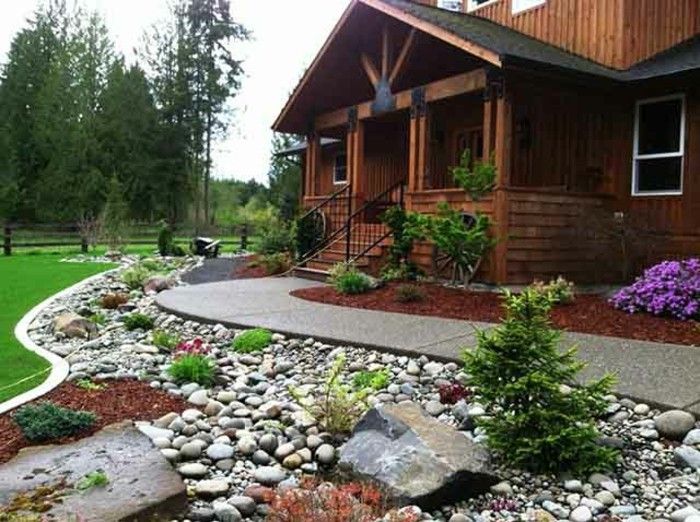 GARTENGESTALTUNG ideje-z-naravni kamen, lesene hiše s stopnice do vrtnih dreves