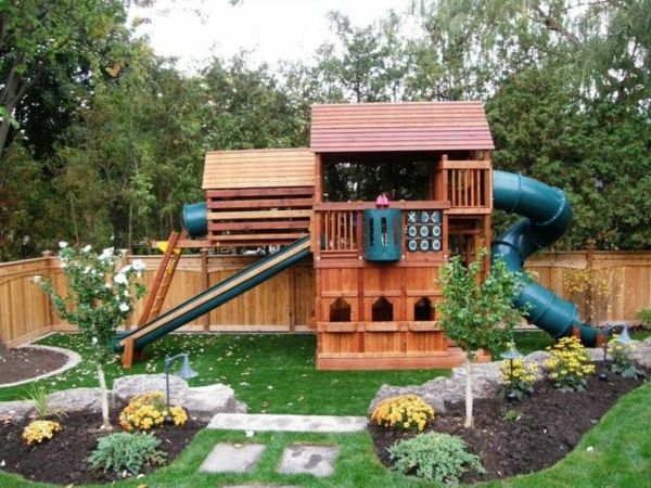 vrtna hišica-to-slide-to-play-a-prostor-za-za-otroke