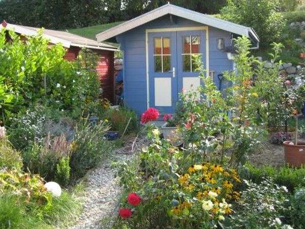 záhradný dom-švédsko-veľa-kvety - krásna strecha