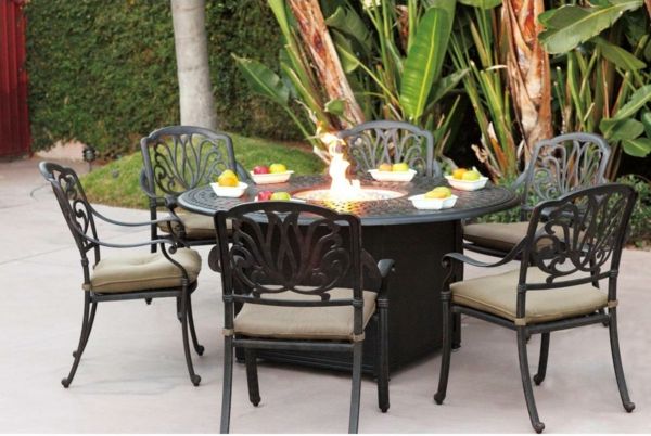 vrtno pohištvo iz železa-super-videz-požar na sredini mize