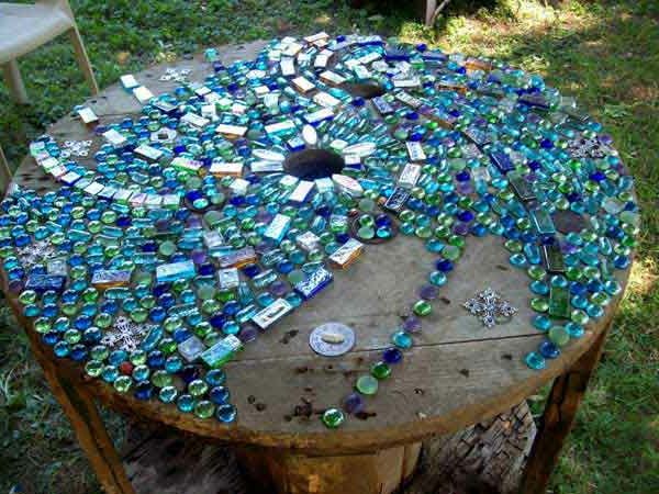 vrtna miza-of-mozaik-modro-in-lepa