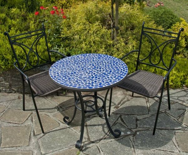 vrtna miza-of-mozaik-modro-barvni