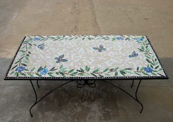 vrtna miza-of-mozaik-kvadrat-in-lepa