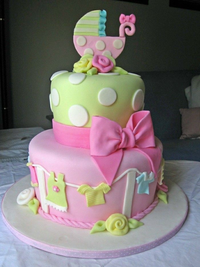 tort urodzinowy-przez-rodzaju-różowo-pętla-pie-to-multi-piętrowy