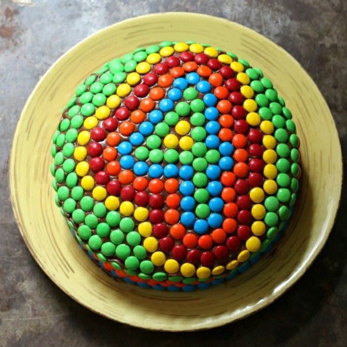 gimtadienio tortas-už-vaikams-spalvingas dizainas-skanus saldainiai