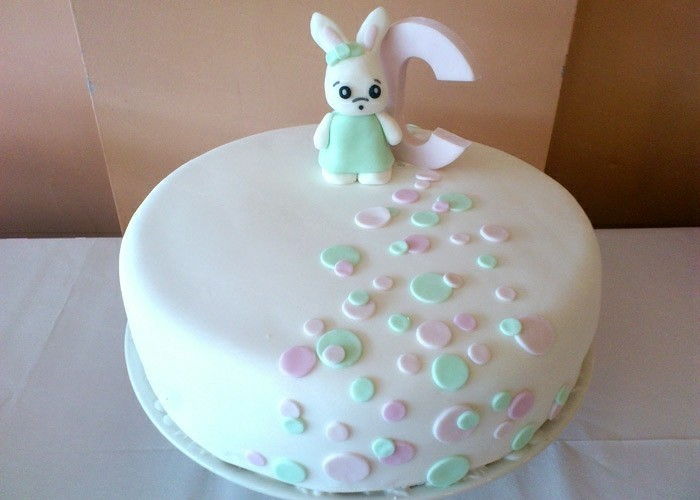torta di compleanno-for-bambini-bianco-design-attraente-look