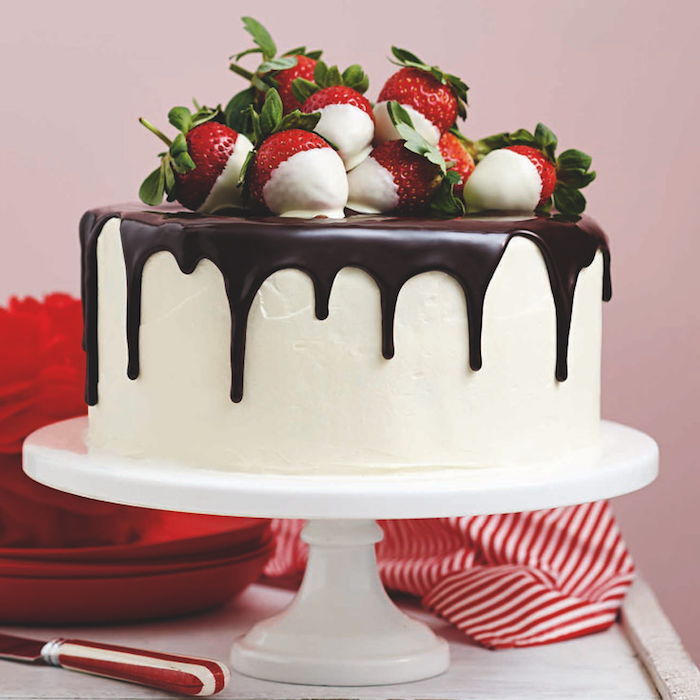 bursdagsbilder, kake med krem, hvit sjokolade og jordbær