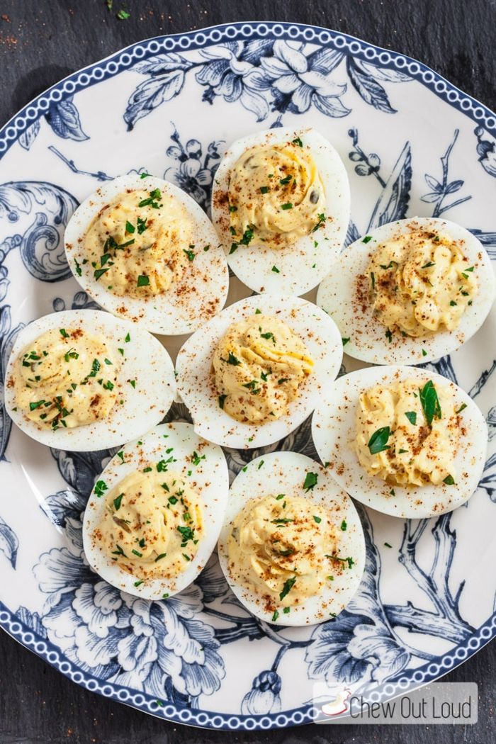 Pripravte plnené vajcia, občerstvenie, jednoduché a rýchle občerstvenie pre mnohých hostí