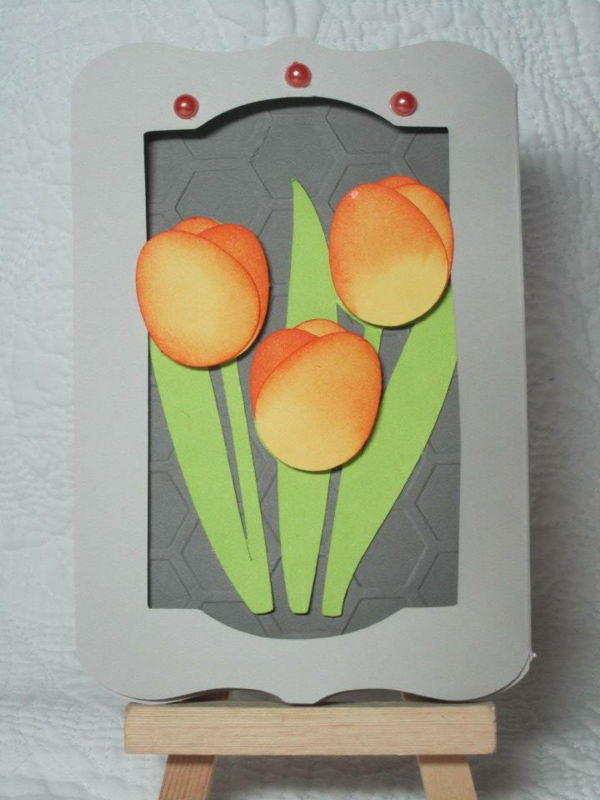 žltý tulipán-papier-oranžový a šedý