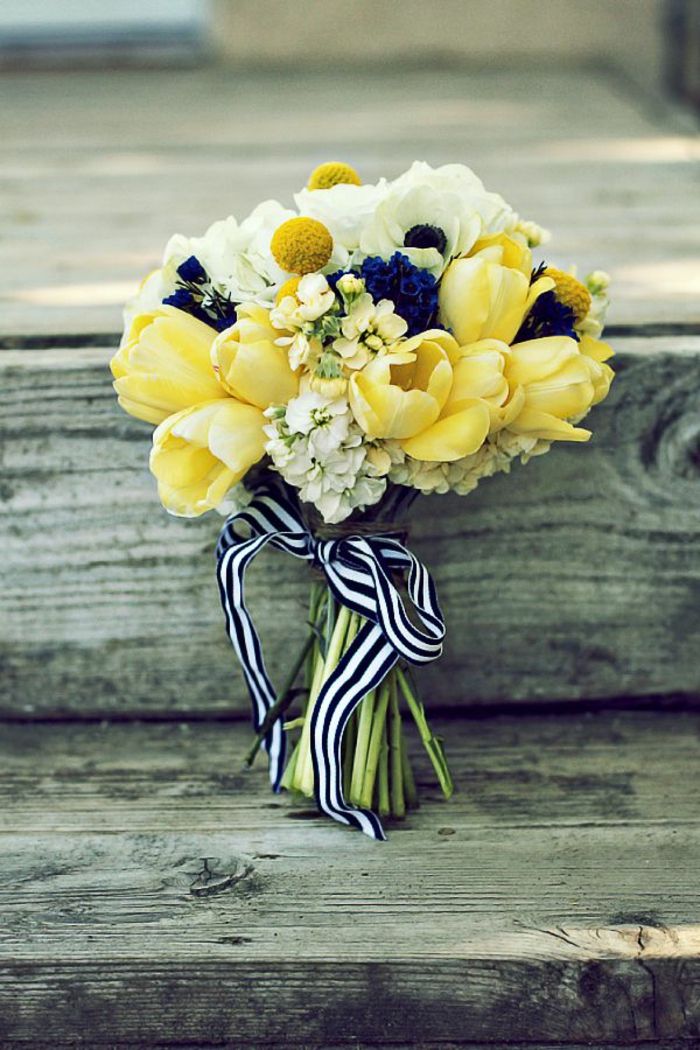 gul-tulpanbuketter-med-vackra-blommig dekoration-deco-med-blommor