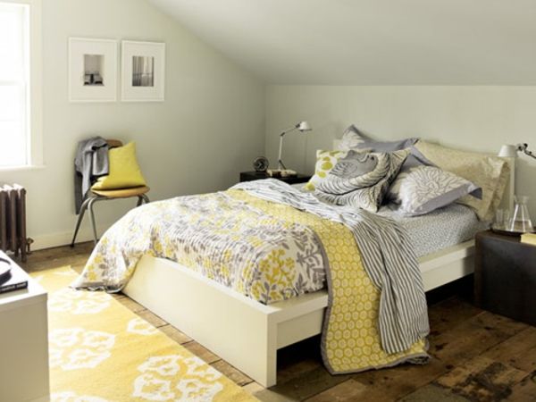 covor galben cu flori în dormitor
