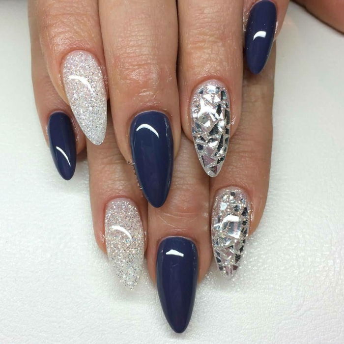 unghie in gel idee unghie nere blu argento design scintillante con smalti per unghie elementi di tendenza incorporati