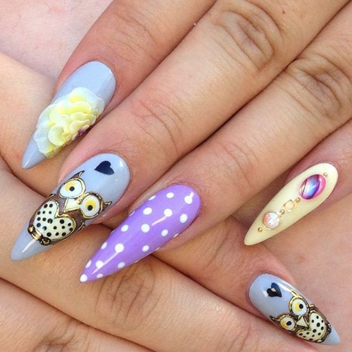 forme unghie gel forma appuntita decorazione gufo dipinta unghie gialle pietre unghie viola con punti