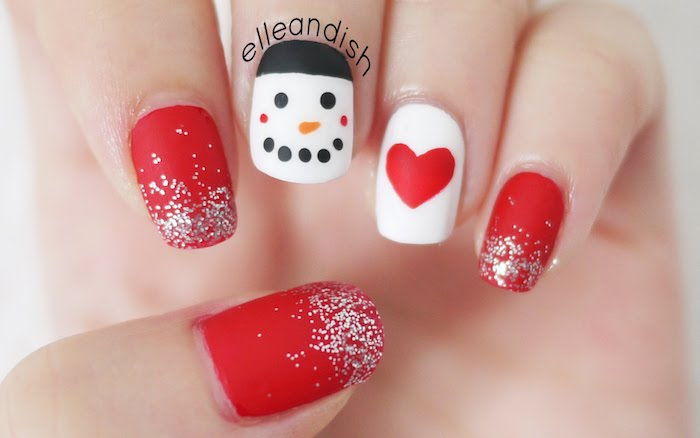 vinter nativity dekorasjoner på en rød bakgrunn hjerte dekorasjon hvite negler snømann