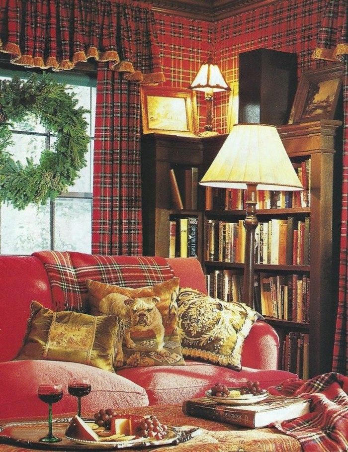 útulnú atmosféru vianočné ozdoby zdobené sofa červená