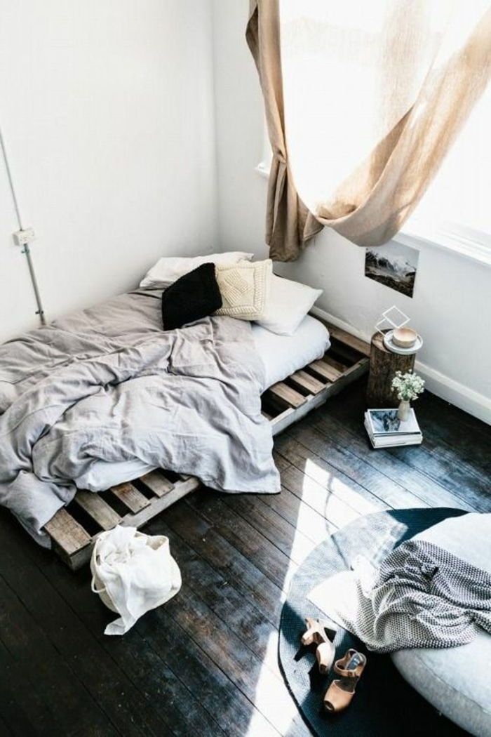 Jaukus miegamasis minimalistinio nustatymas lova-of-padėklų