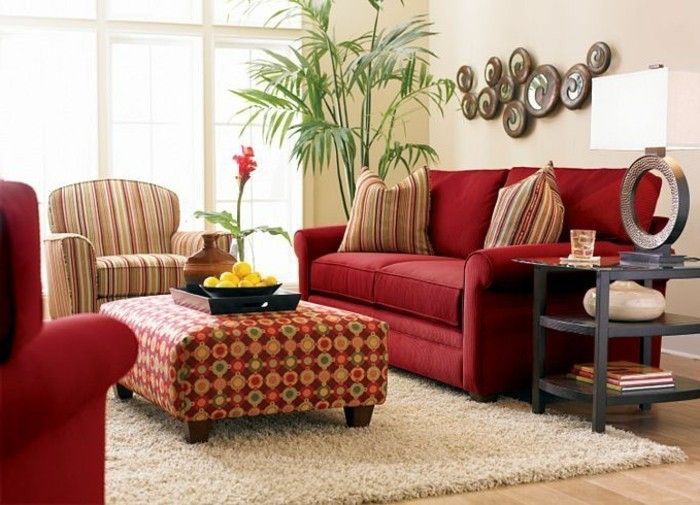 útulný obývacia izba, krásny nábytok Red Couch nástenné dekorácie črepníkových rastlín