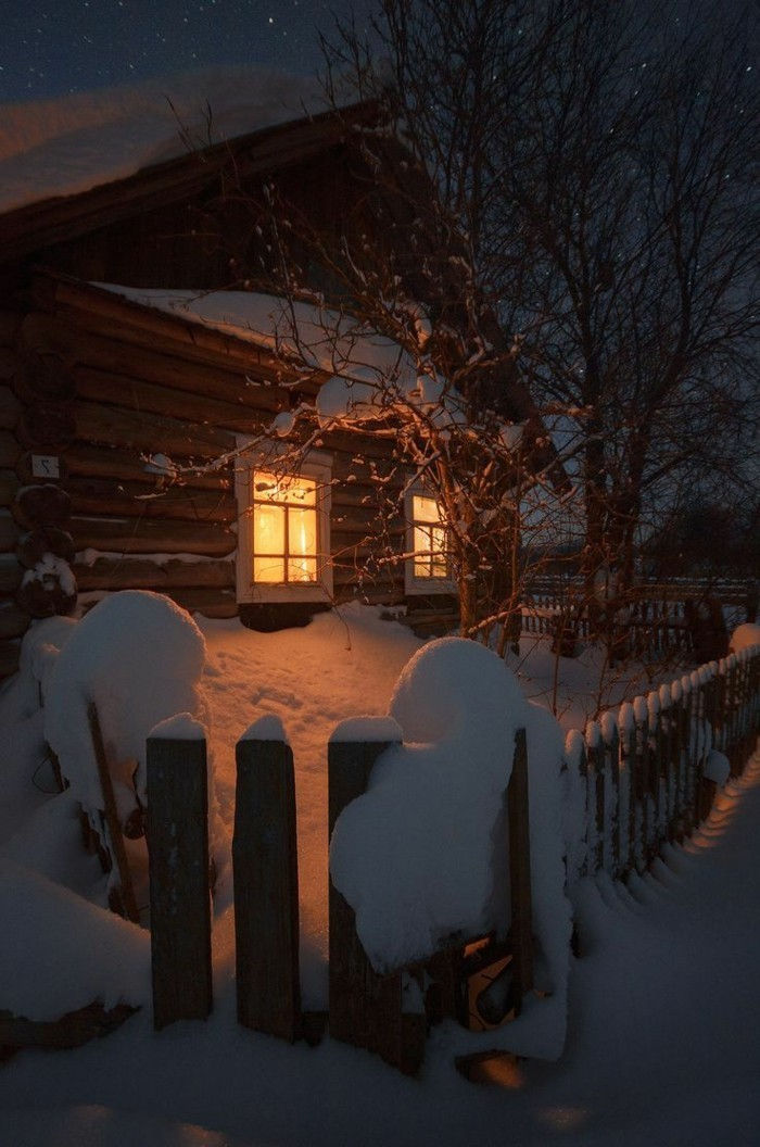 Jaukus ir romantiškas foto-of-namas-in-snow