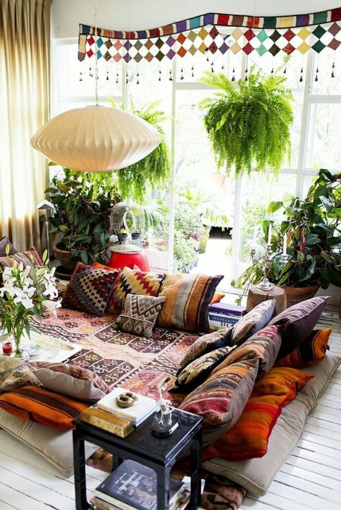 udobno dnevno sobo-rastlina-da-ne-pohištvo-colorful-