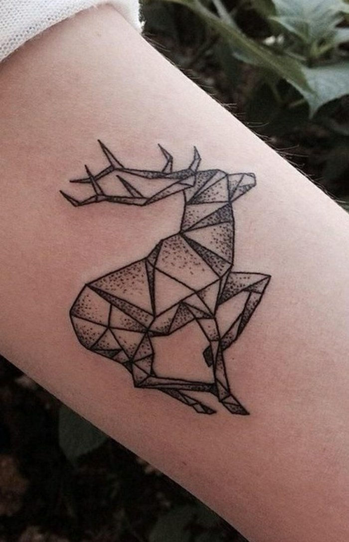 tatuaj geometrice desen Stag motivele grafice