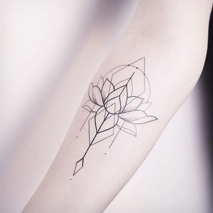 Motywy tatuażu, figury geometryczne, kwiat, biała lilia wodna, kreski