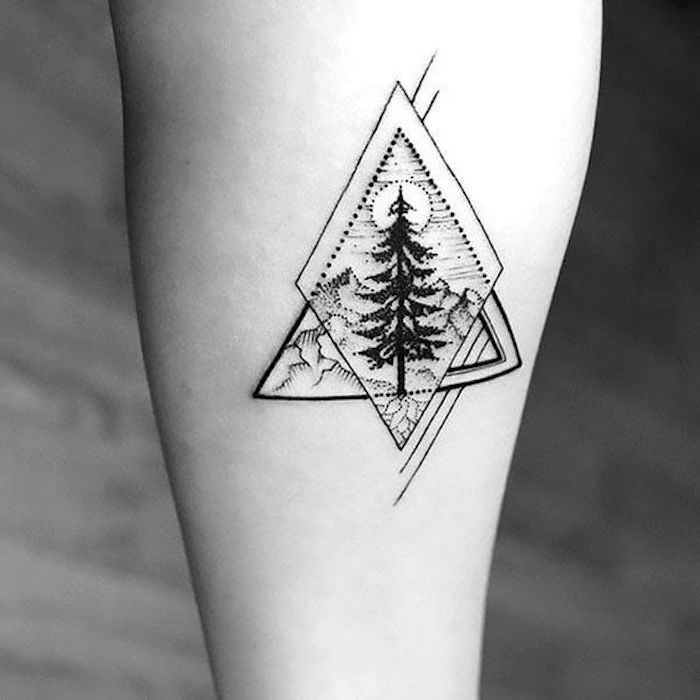 Tatuaj motive, pădure și munți, conifer, piramida, romb