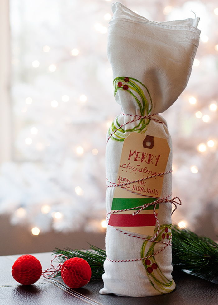 Wrap vinflaska med tyg, julklapp, ge bort vin