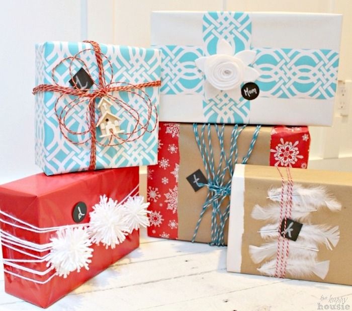 Bute vianočné obaly s ozdobami pre rodinné darčeky